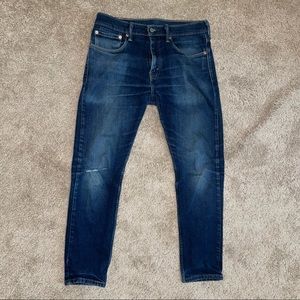 Men’s Distressed Levi’s Blue Jeans Medium Wash